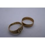 9ct yellow gold wedding band, size O, and a 9ct yellow gold buckle ring, AF, cut, both marked 375, 4