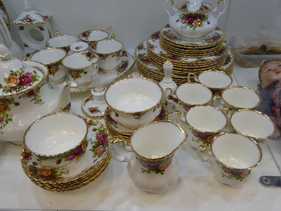 A quantity of Royal Albert Old Country Roses dinner and tea ware - Image 2 of 4