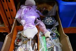 Box of mixed costume jewellery, watches and jewellery displays.