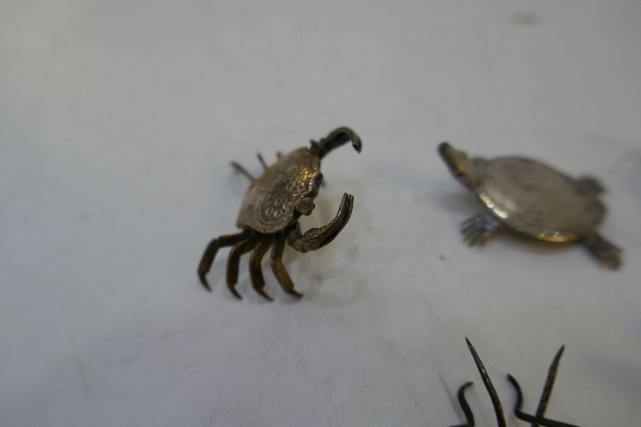 An interesting lot of nice items of five white metal insects and animals to include a dragonfly, tur - Image 2 of 4