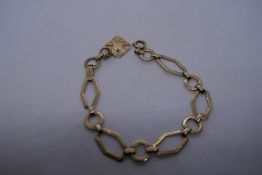 9ct yellow gold geometric design bracelet, approx 18cm, marked 375, 8.5g approx