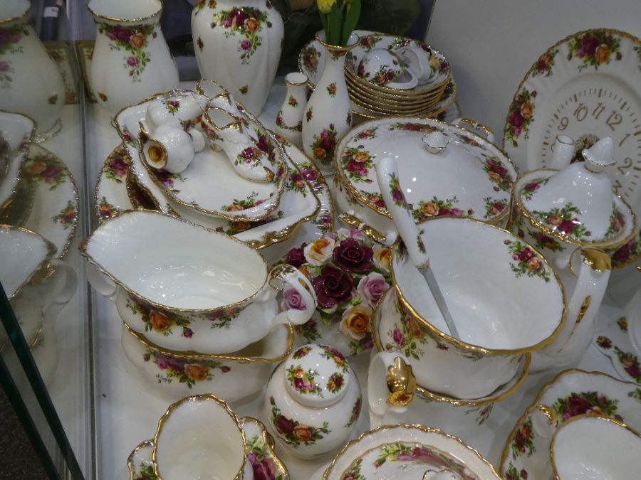 A quantity of Royal Albert Old Country Roses dinner and tea ware - Image 3 of 4