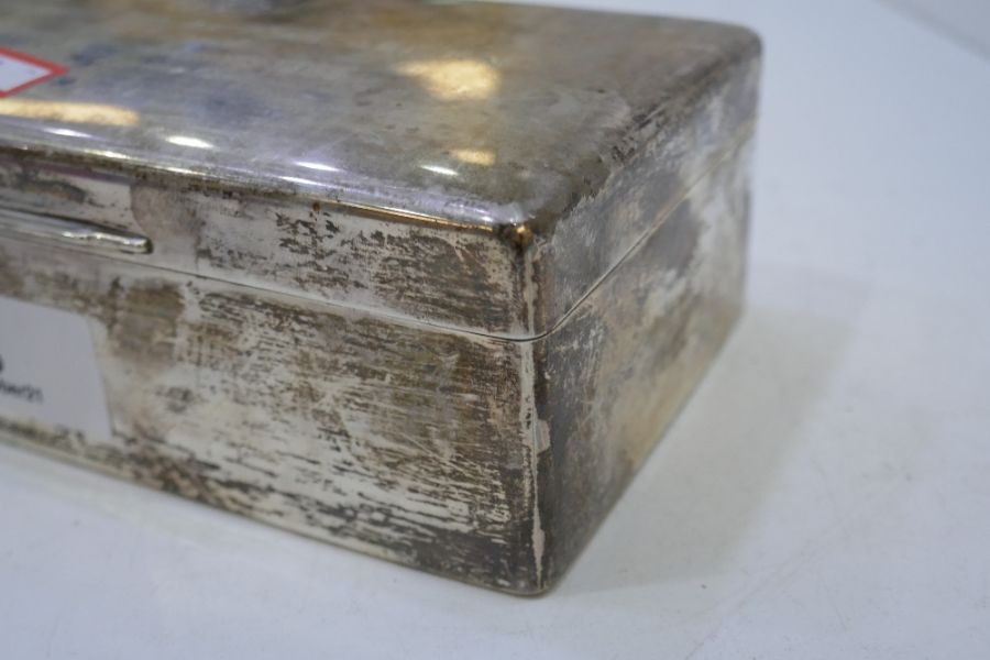 A large cigarette box with engraved message and a cartouche with Si Vis Pacem Para Bellum, meaning i - Image 2 of 4