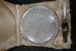 A cased Mappin and Webb cake plate and slice made specifically for Mappin and Webb. With a very pret