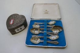 Twelve silver tea spoons to include Wallace Sterling American spoons, London, Birmingham and Sheffie