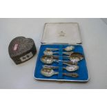 Twelve silver tea spoons to include Wallace Sterling American spoons, London, Birmingham and Sheffie