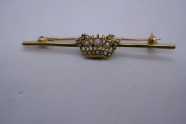 14ct yellow gold sweetheart brooch with a crown inset with seed pearls, marked 14ct, 5cm, 3g approx