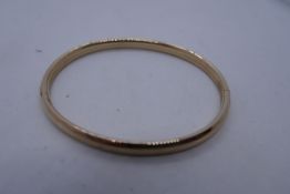 9ct yellow gold bangle, marked 375, 6cm diam, 6.4g