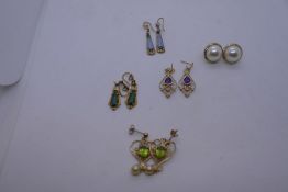 Pair of 9ct gold heart shaped drop earrings each set with peridot and hung with a pear, yellow metal