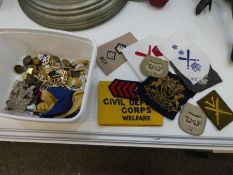 A small quantity of military badges, buttons and similar