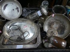 A tray of silver plated items and similar