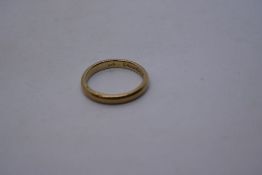 9ct yellow gold wedding band, marked 375, size N/M, 2.6g approx