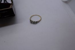 Pretty antique 18ct and Platinum diamond trilogy ring, 18ct band and platinum mount, marked O, in fi