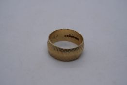 9ct wide gold wedding band with etched detail, marked 375, 4.7g approx, size N