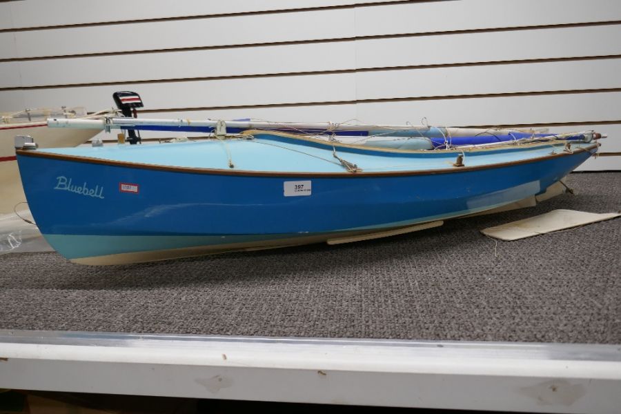 Remote Control model sailing dinghy, complete with sails and all internal workings 116cm (no control