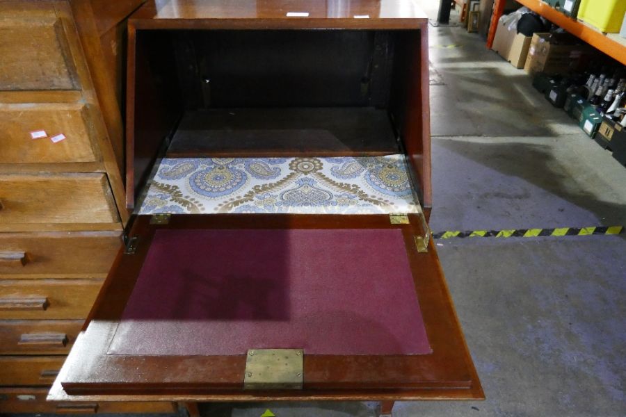 A reproduction mahogany ladies bureau having three drawers - Image 2 of 2