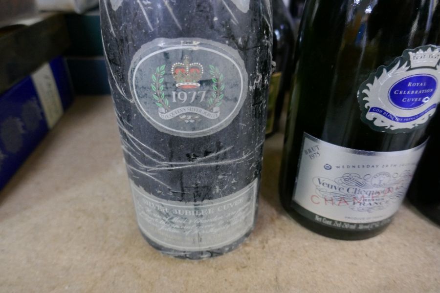 A bottle of MOET Champagne for the silver Jubilee 1977 and six other bottles of alcohol - Image 2 of 2