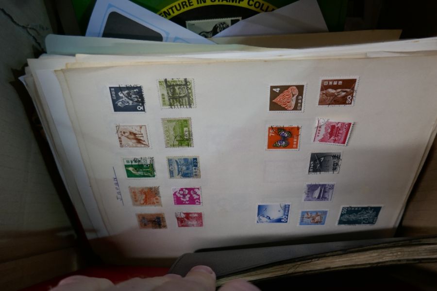 Box of World Stamps covers on pages and loose examples - Image 5 of 5