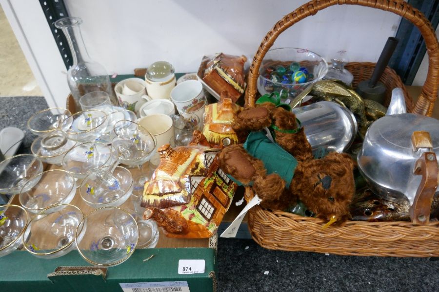 Box of mixed glassware including Babycham glasses, novelty pots and basket containing Studio pottery - Image 6 of 9