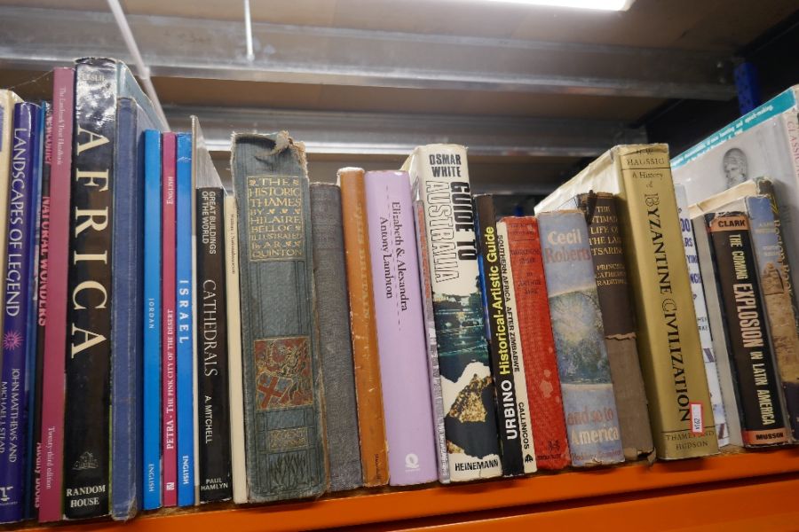 A quantity of books with History and World wide themes - Image 12 of 13