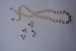String of cultured pearls with 9ct gold clasp, two pairs of 9ct pearl earrings, all marked 375/9ct