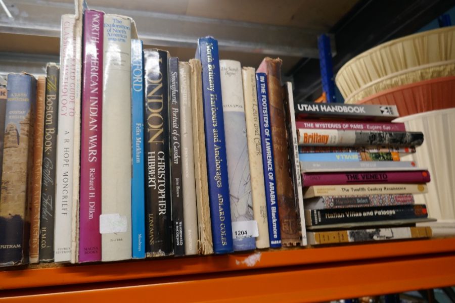 A quantity of books with History and World wide themes - Image 13 of 13