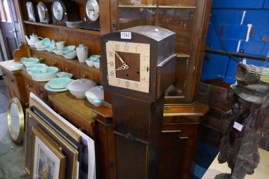 A quantity of 1930s mantel clock and a short case example - Image 4 of 4