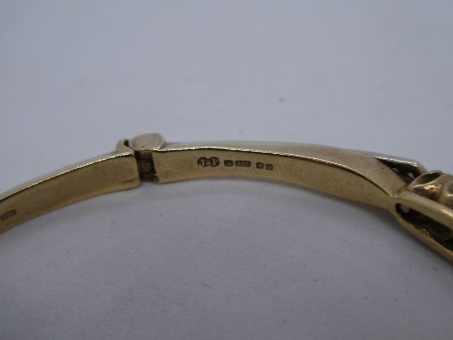 A 20th century 9ct yellow gold emerald and diamond hinged bangle comprising of thirteen round cut em - Image 5 of 5