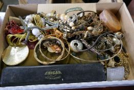 A small tray of costume jewellery