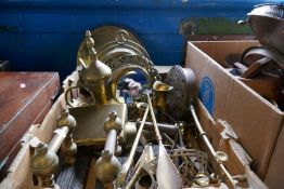 Box of mixed brassware to include lidded jug, bras cigarette case, bed pan firedogs etc