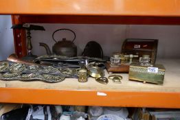 Quantity of vintage brass and metalware, to include inkstand, old date stamp, mahogany desk box, bra