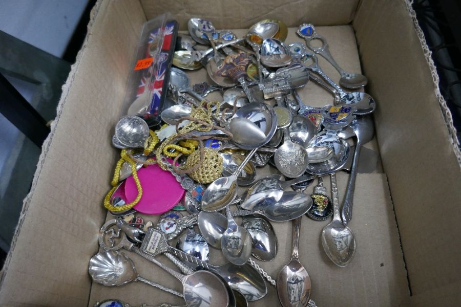Box souvenir spoons, some silver plated - Image 4 of 4
