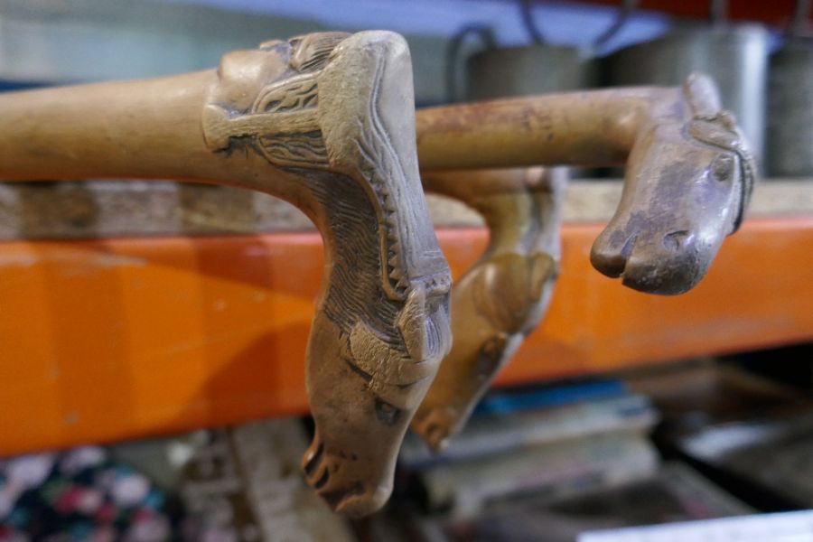 Three continental walking sticks having carved horsehead handles by Kepkvpa - Image 4 of 9