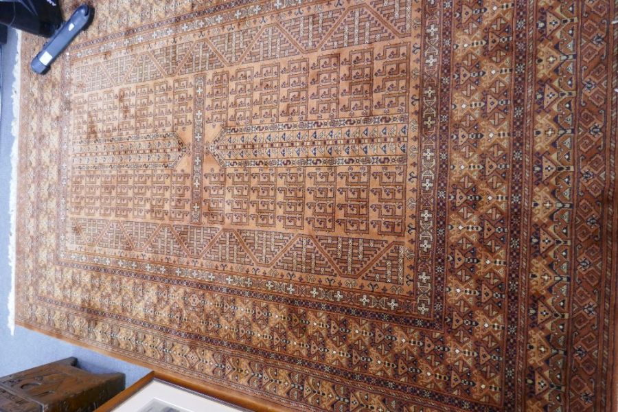 Large Middle Eastern style burnt orange geometric design carpet, 300cm x 200cm - Image 2 of 5