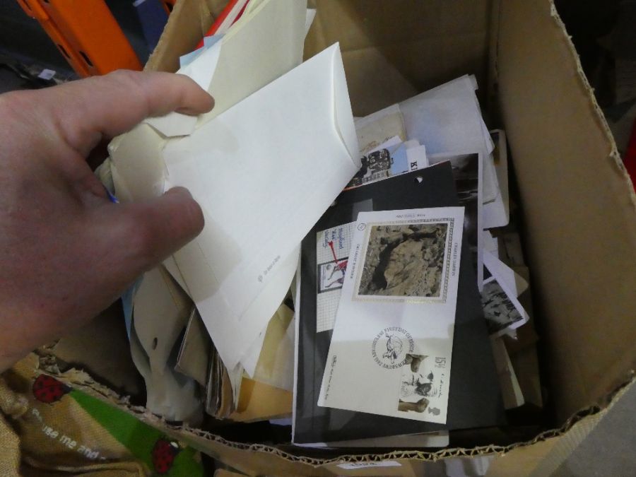 Box of mixed stamps, stock books etc - Image 2 of 19