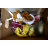 Box of mixed vintage puppets, including Sooty