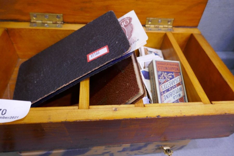 A box containing assorted cigarette cards, an autograph book relating to former football players and - Bild 2 aus 2