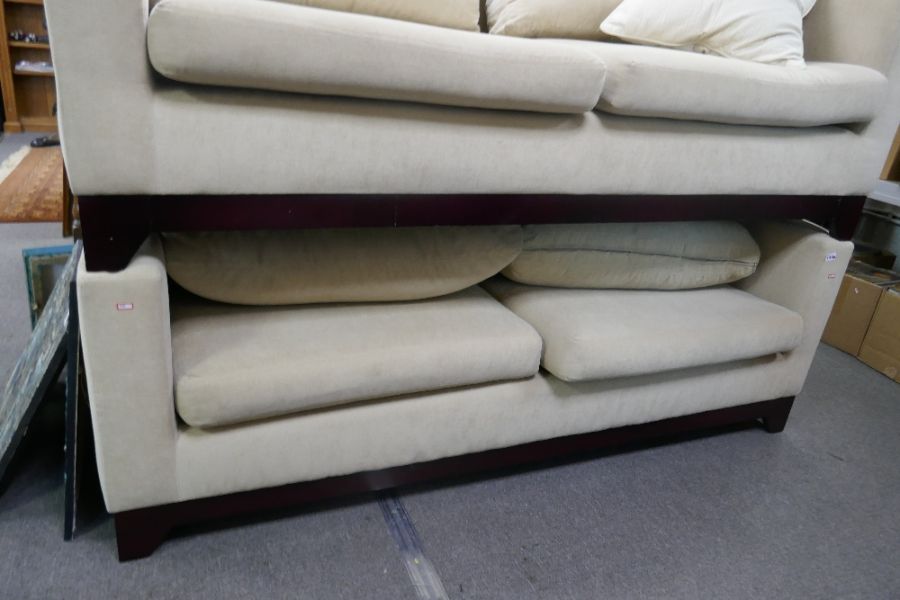 A modern 2 seat sofa upholstered in cream fabric - Image 5 of 5