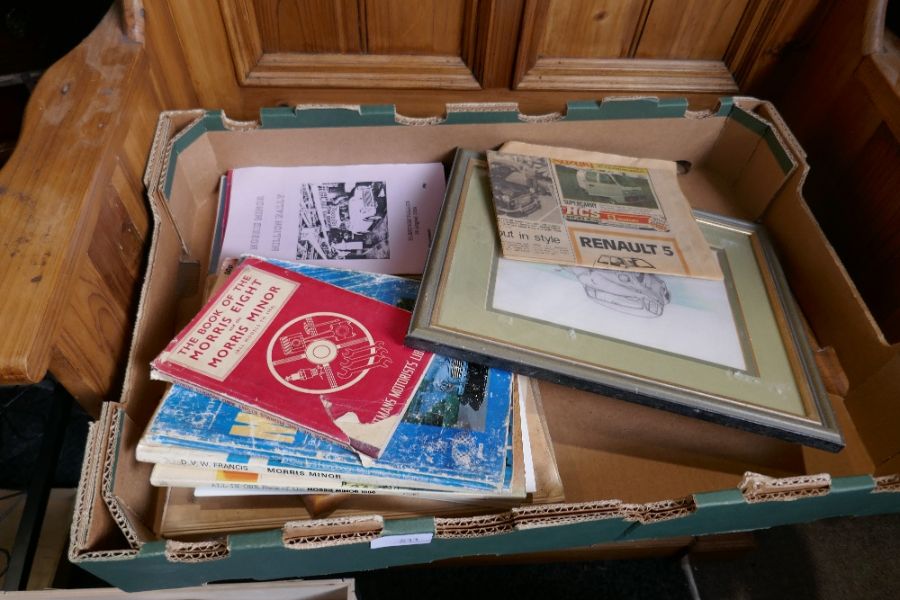 A box containing various Morris Minor ephemera and books - Bild 2 aus 2