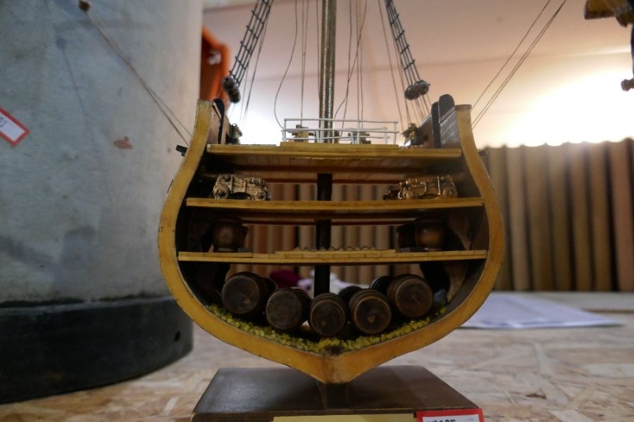 A wooden model of Galleon approx 68cm stand and cross section of Galleon - Bild 5 aus 6