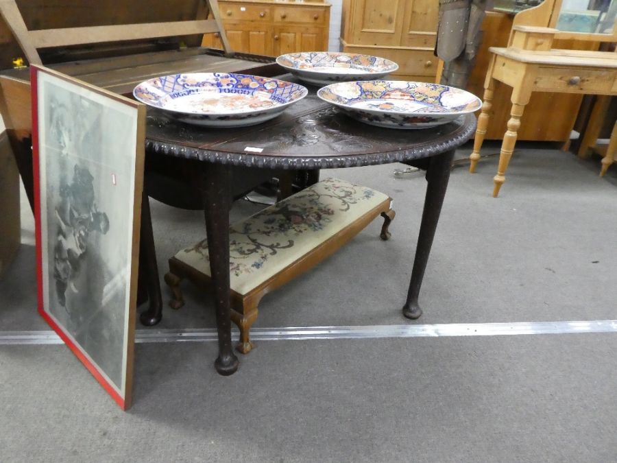 An antique mahogany drop leaf oval table with later floral carvings - Image 2 of 4