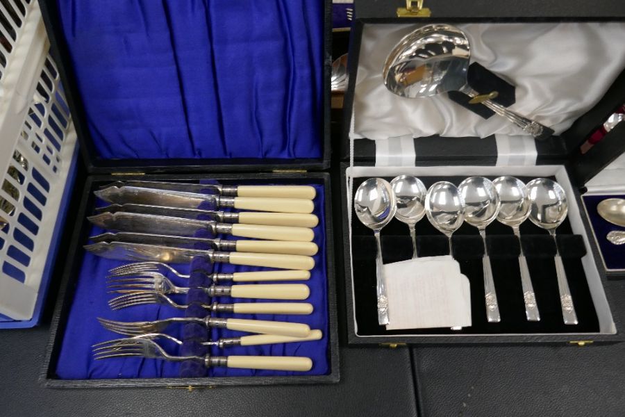 A large quantity of vintage silver plate and various boxes silver plated cutlery - Image 4 of 12