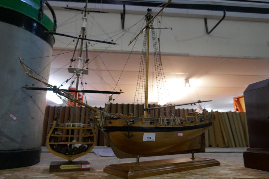 A wooden model of Galleon approx 68cm stand and cross section of Galleon - Bild 6 aus 6