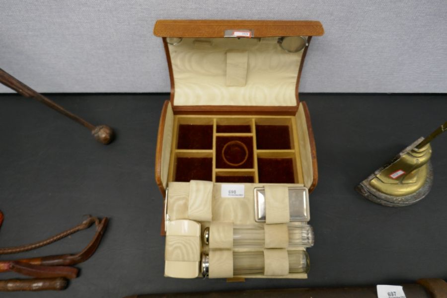 A gentleman's travelling case with enclosed jewellery compartment - Image 4 of 4
