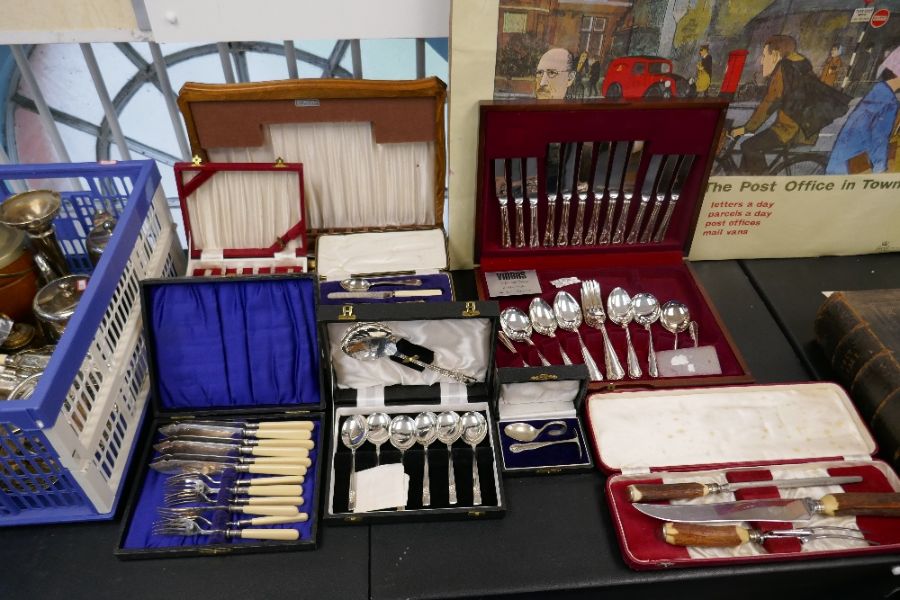A large quantity of vintage silver plate and various boxes silver plated cutlery - Image 9 of 12