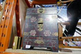 An oriental floral decorated oriental cabinet - No key (locked)