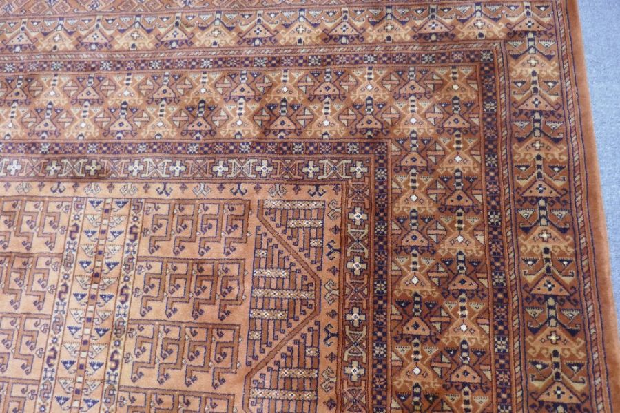 Large Middle Eastern style burnt orange geometric design carpet, 300cm x 200cm - Image 5 of 5