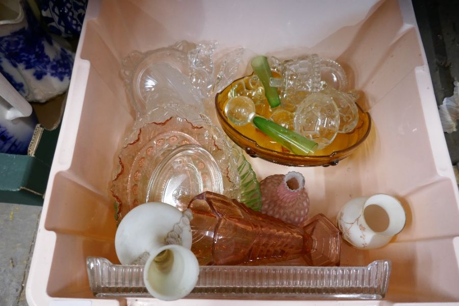 Box of mixed glassware to include vases etc - Image 3 of 3