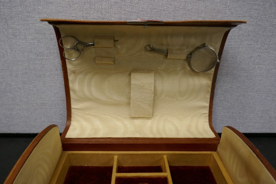 A gentleman's travelling case with enclosed jewellery compartment - Image 2 of 4