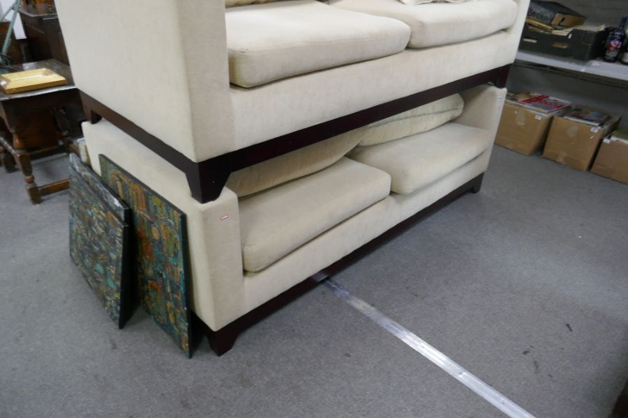 A modern 2 seat sofa upholstered in cream fabric - Image 2 of 5